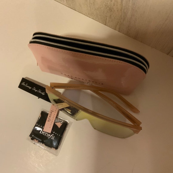 Quay Australia Gold Frame Sunglasses with Pink Lenses - Picture 4 of 5